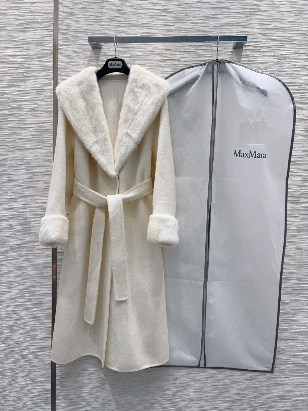 Elegant Double-Faced Cashmere Wool Coat - Max Mar*a Inspired 2 cmp i1759582142763 2750 0 0