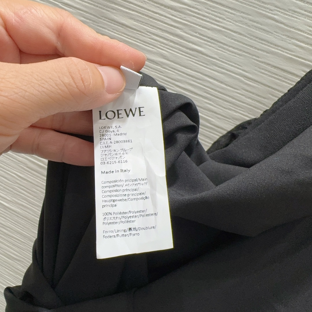🛍️ Loe w*e 👑2025FW新款百褶裙 质感十足 优雅气质设计 日常OL都OK 一款具有独特魅力