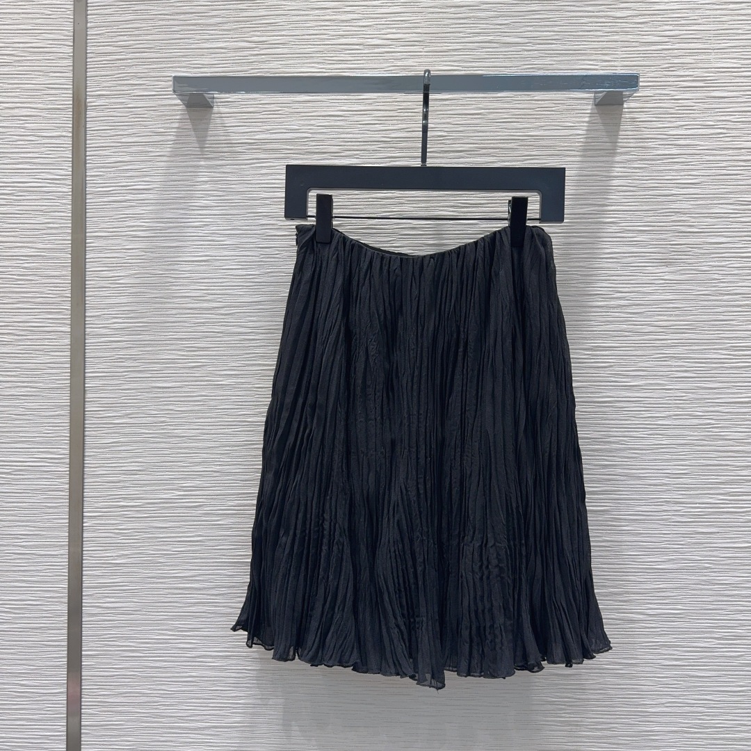🛍️ Loe w*e 👑2025FW新款百褶裙 质感十足 优雅气质设计 日常OL都OK 一款具有独特魅力