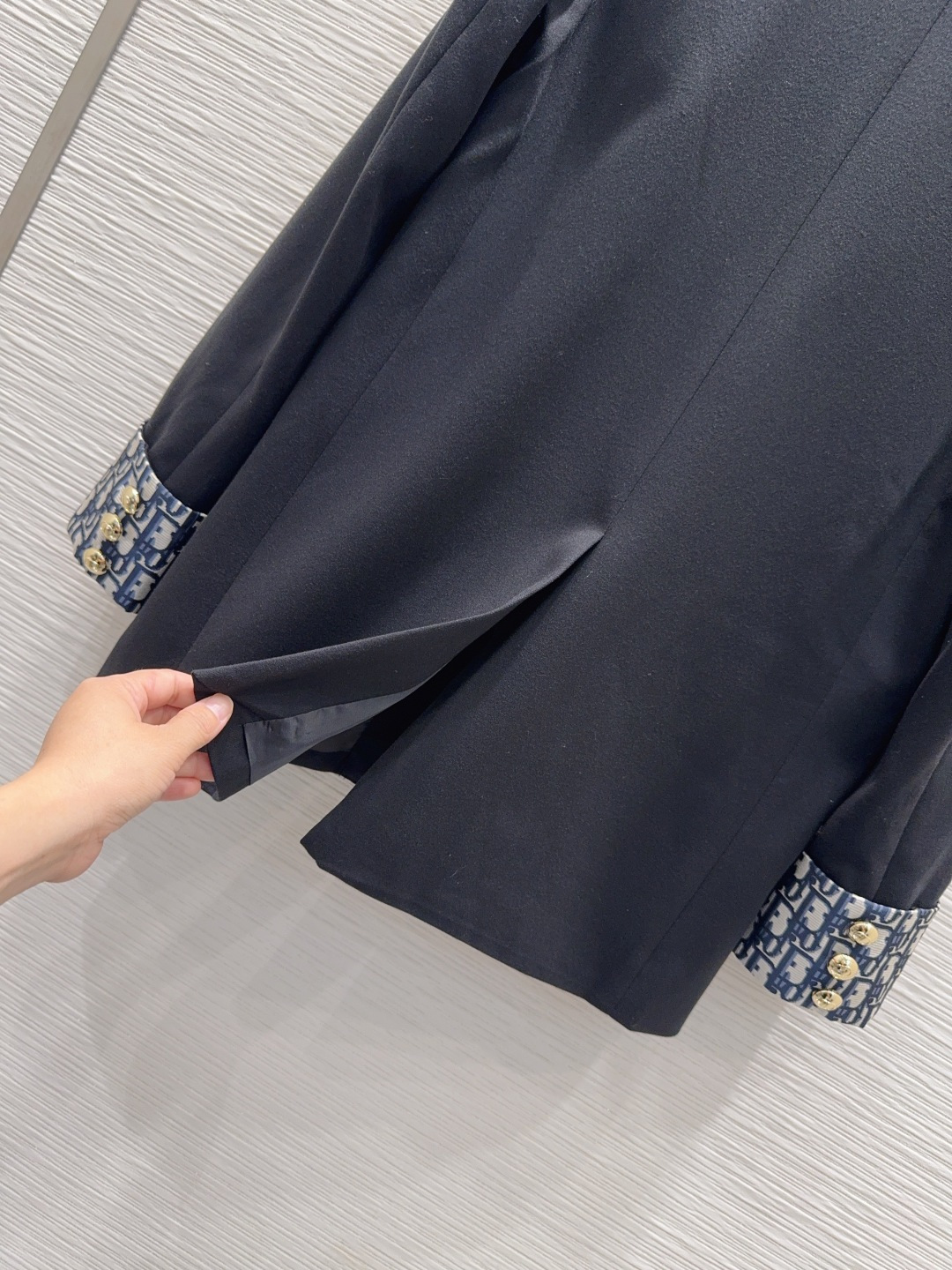 🛍️ Christian Dio* 👑2025FW新款 简洁大气的西装外套 非常高级的进口质地 仔细看细