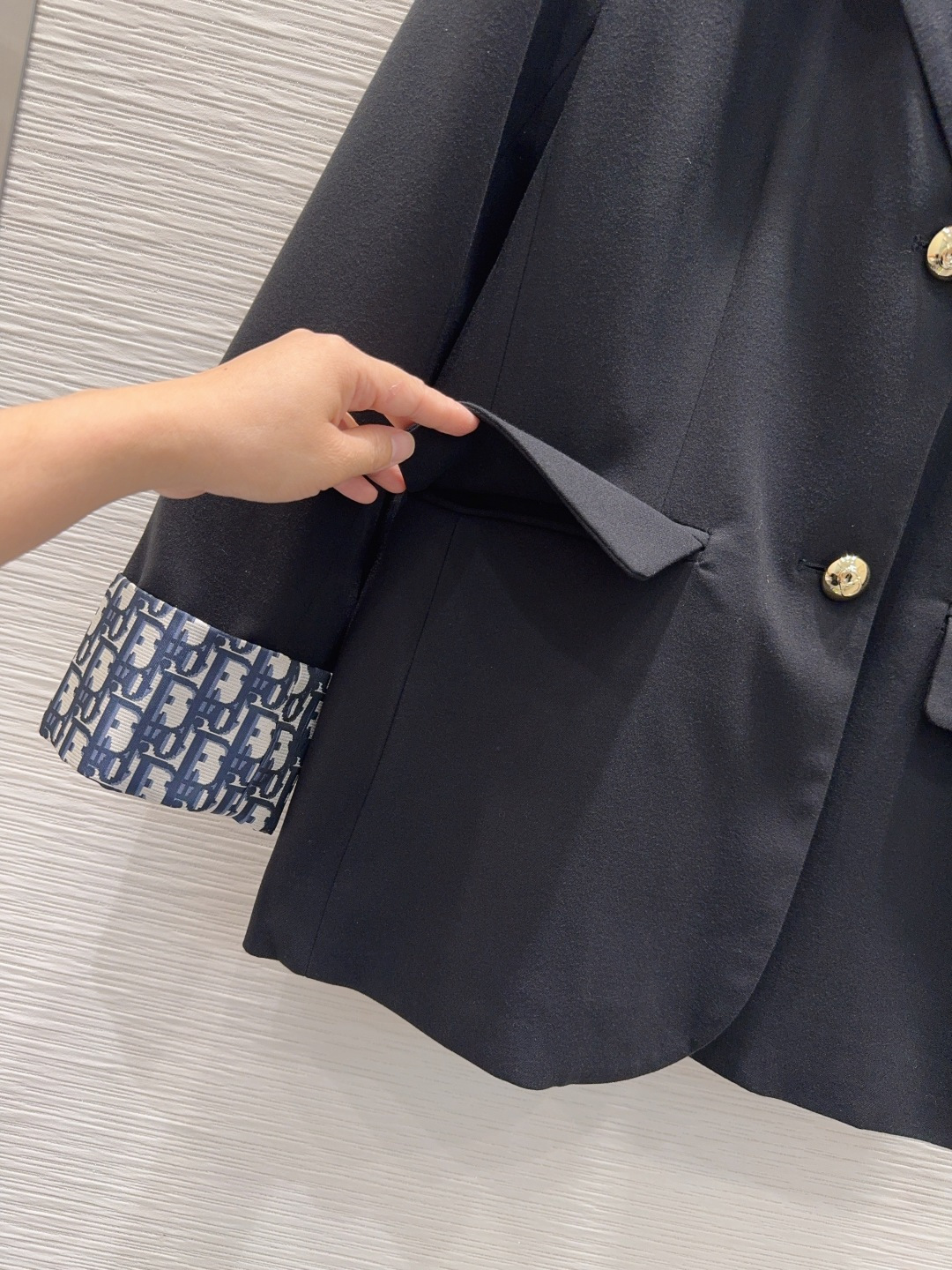 🛍️ Christian Dio* 👑2025FW新款 简洁大气的西装外套 非常高级的进口质地 仔细看细