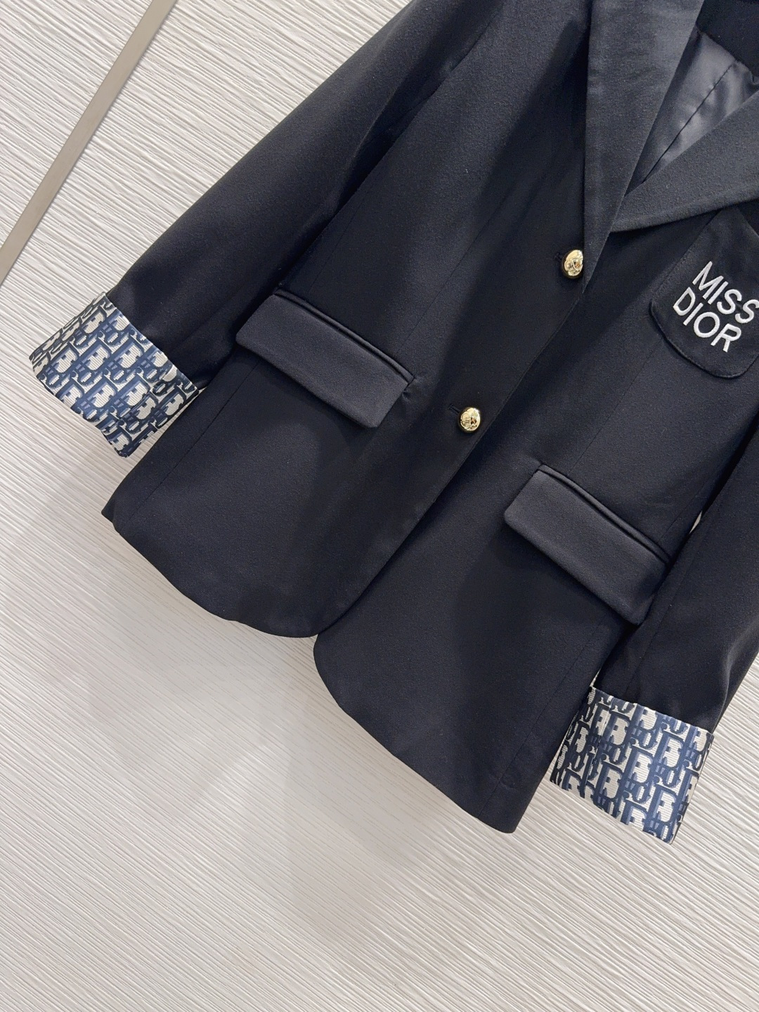 🛍️ Christian Dio* 👑2025FW新款 简洁大气的西装外套 非常高级的进口质地 仔细看细