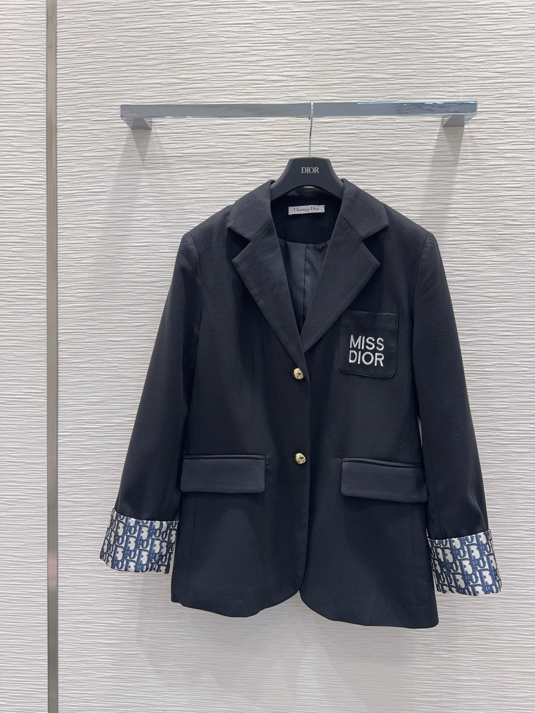 🛍️ Christian Dio* 👑2025FW新款 简洁大气的西装外套 非常高级的进口质地 仔细看细