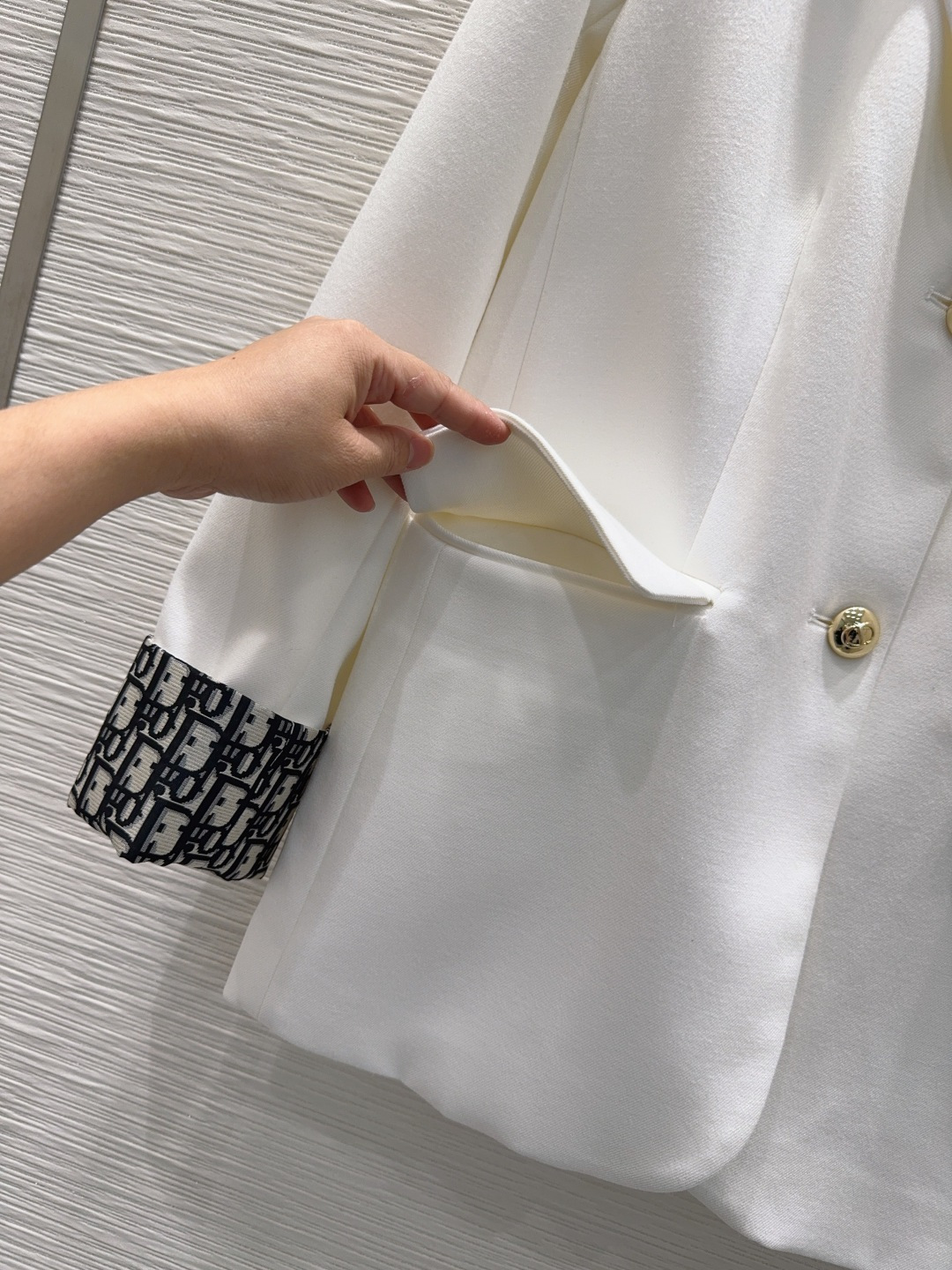 🛍️ Christian Dio* 👑2025FW新款 简洁大气的西装外套 非常高级的进口质地 仔细看细