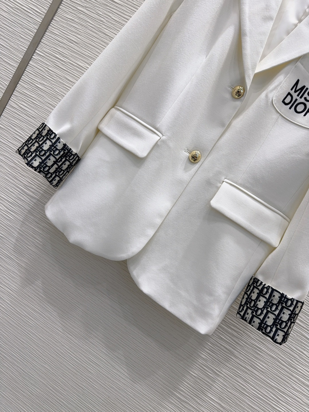 🛍️ Christian Dio* 👑2025FW新款 简洁大气的西装外套 非常高级的进口质地 仔细看细