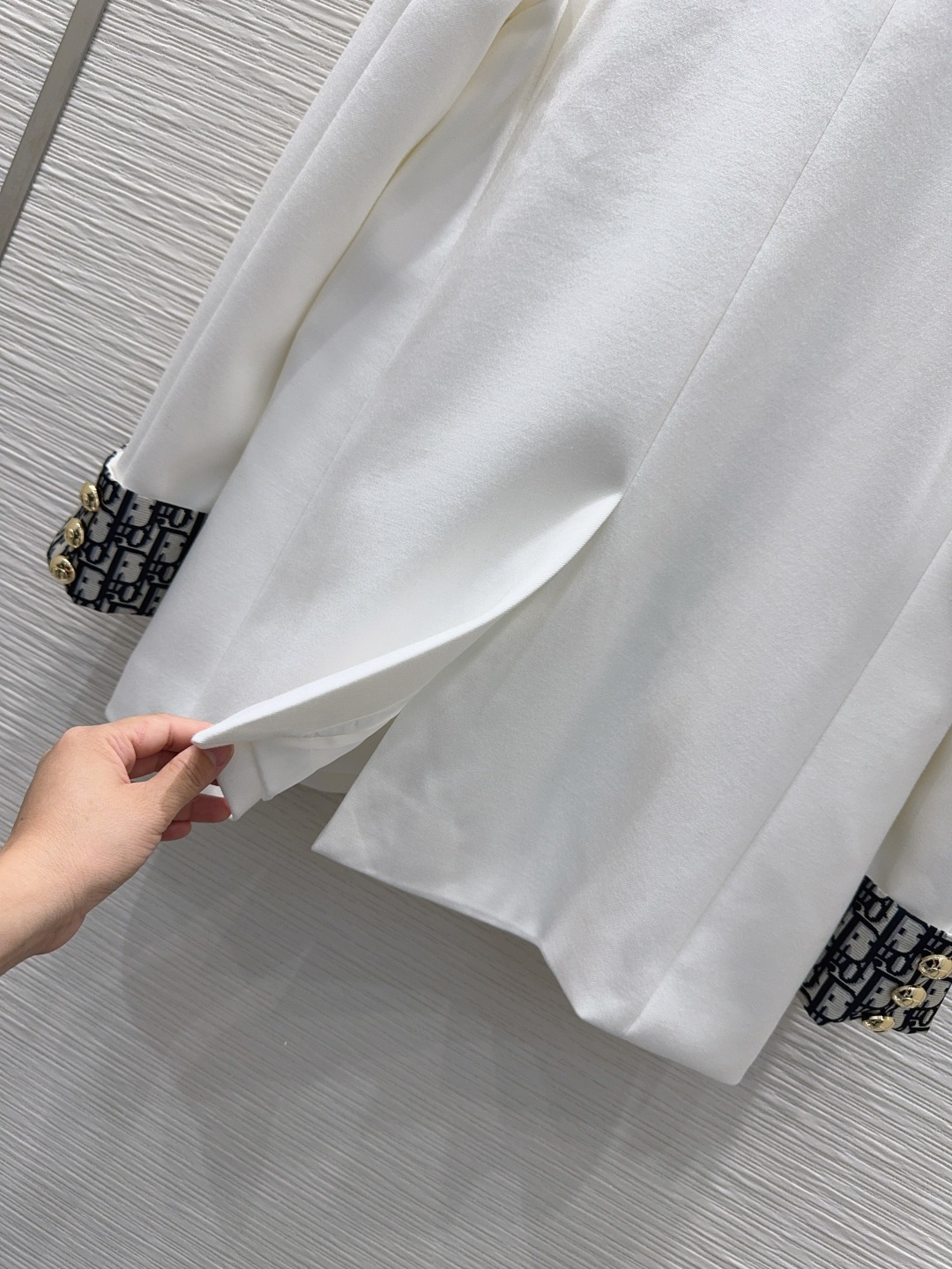 🛍️ Christian Dio* 👑2025FW新款 简洁大气的西装外套 非常高级的进口质地 仔细看细