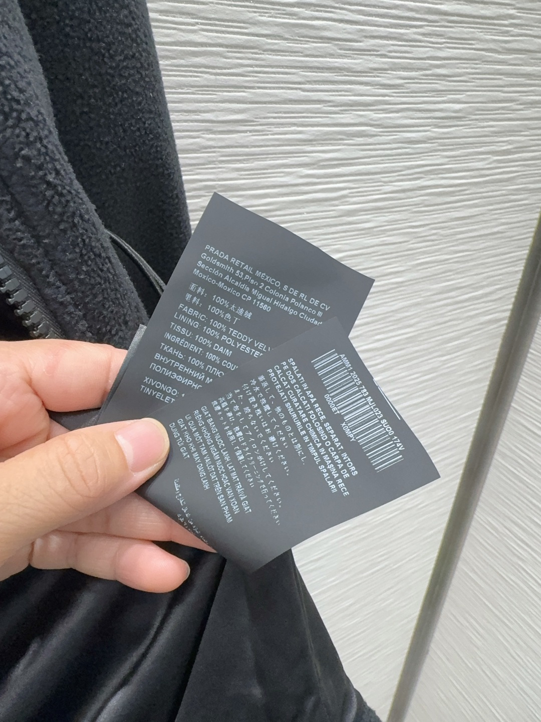 🛍️ Miu Mi* 👑2025FW新款外套 高版出品！干净利落的剪裁 细节在线 设计简约又不失时髦感 