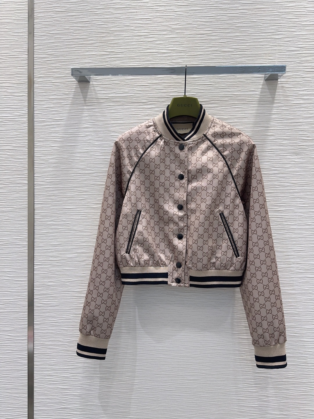 🛍️ Gucc* 👑2025FW最新时尚外套 经典又有型 自带气场 面料质感很奈斯 时髦又高级 颜色超级