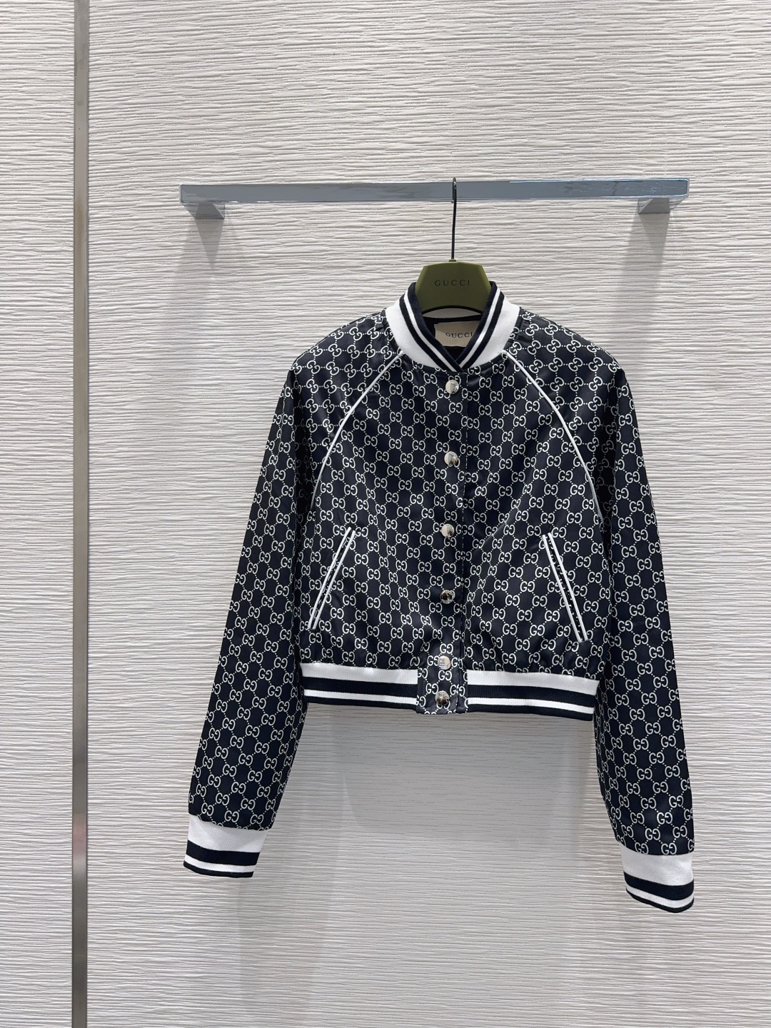 🛍️ Gucc* 👑2025FW最新时尚外套 经典又有型 自带气场 面料质感很奈斯 时髦又高级 颜色超级