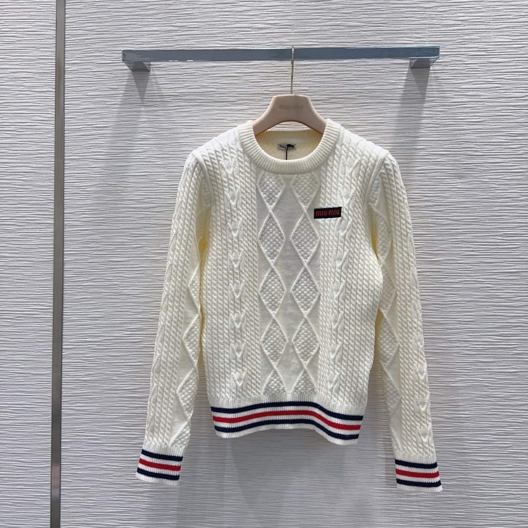 🛍️ Miu Mi* 👑2025FW新品 经典毛衣 100%初剪羊毛 质感细腻软糯。经典减龄单品！版型不