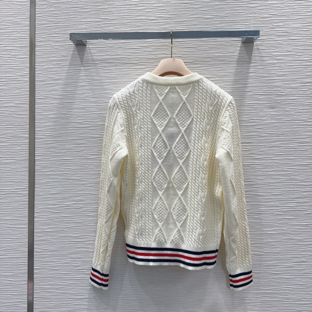 🛍️ Miu Mi* 👑2025FW新品 经典毛衣 100%初剪羊毛 质感细腻软糯。经典减龄单品！版型不