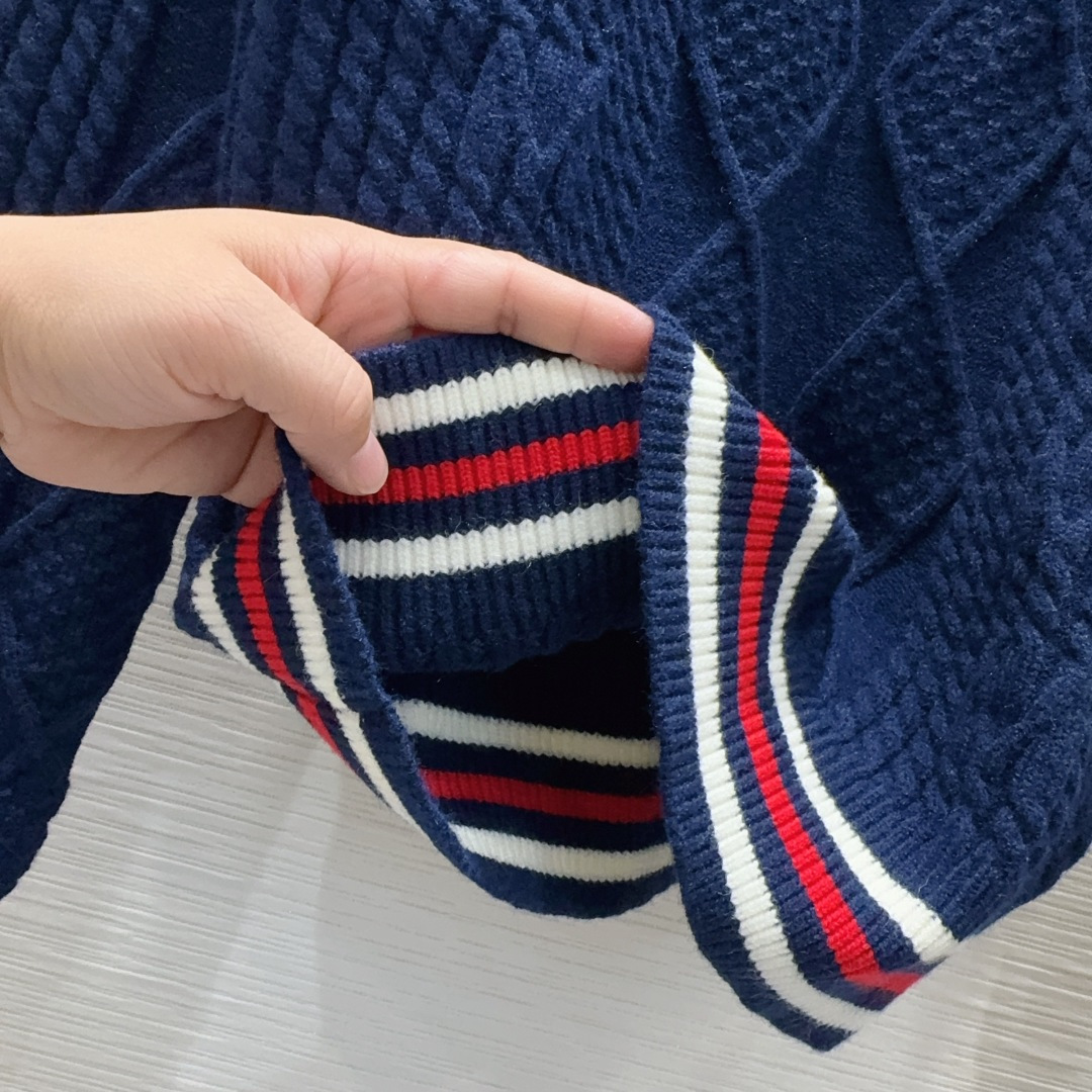 🛍️ Miu Mi* 👑2025FW新品 经典毛衣 100%初剪羊毛 质感细腻软糯。经典减龄单品！版型不