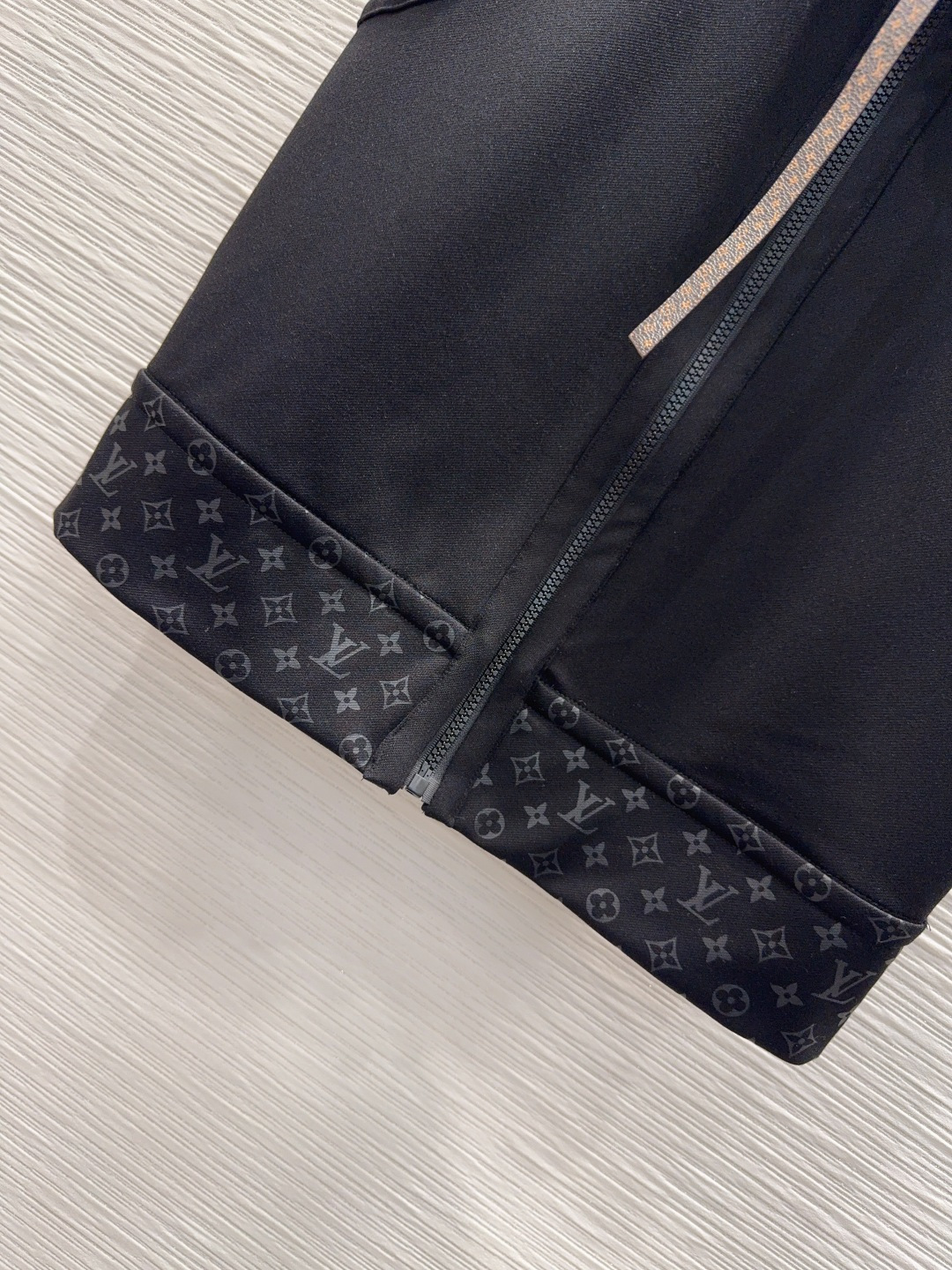 🛍️Louis Vuitt*on 👑2025FW新款套装 可A可飒的风格，日常通勤穿什么的都是很OK的，