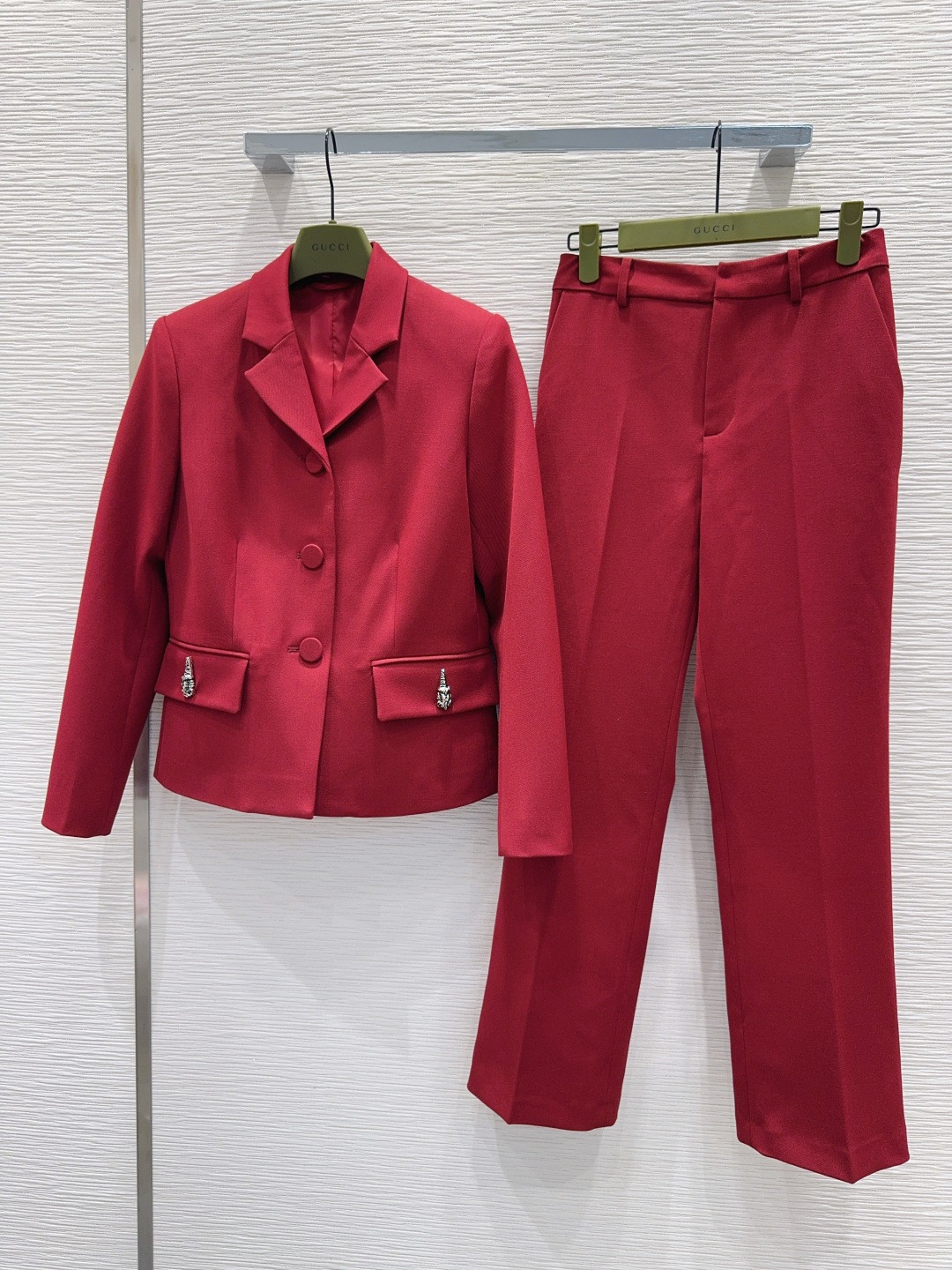 🛍️ Gucc* 👑2025FW新款 简洁大气的西装套装 非常高级的进口质地 仔细看细节 颜色超正👍上身
