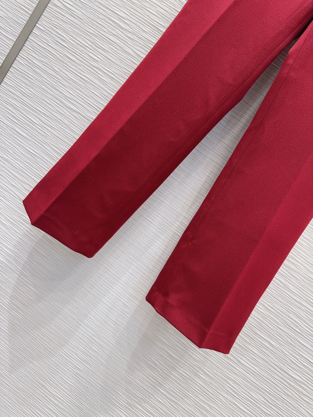 🛍️ Gucc* 👑2025FW新款 简洁大气的西装套装 非常高级的进口质地 仔细看细节 颜色超正👍上身