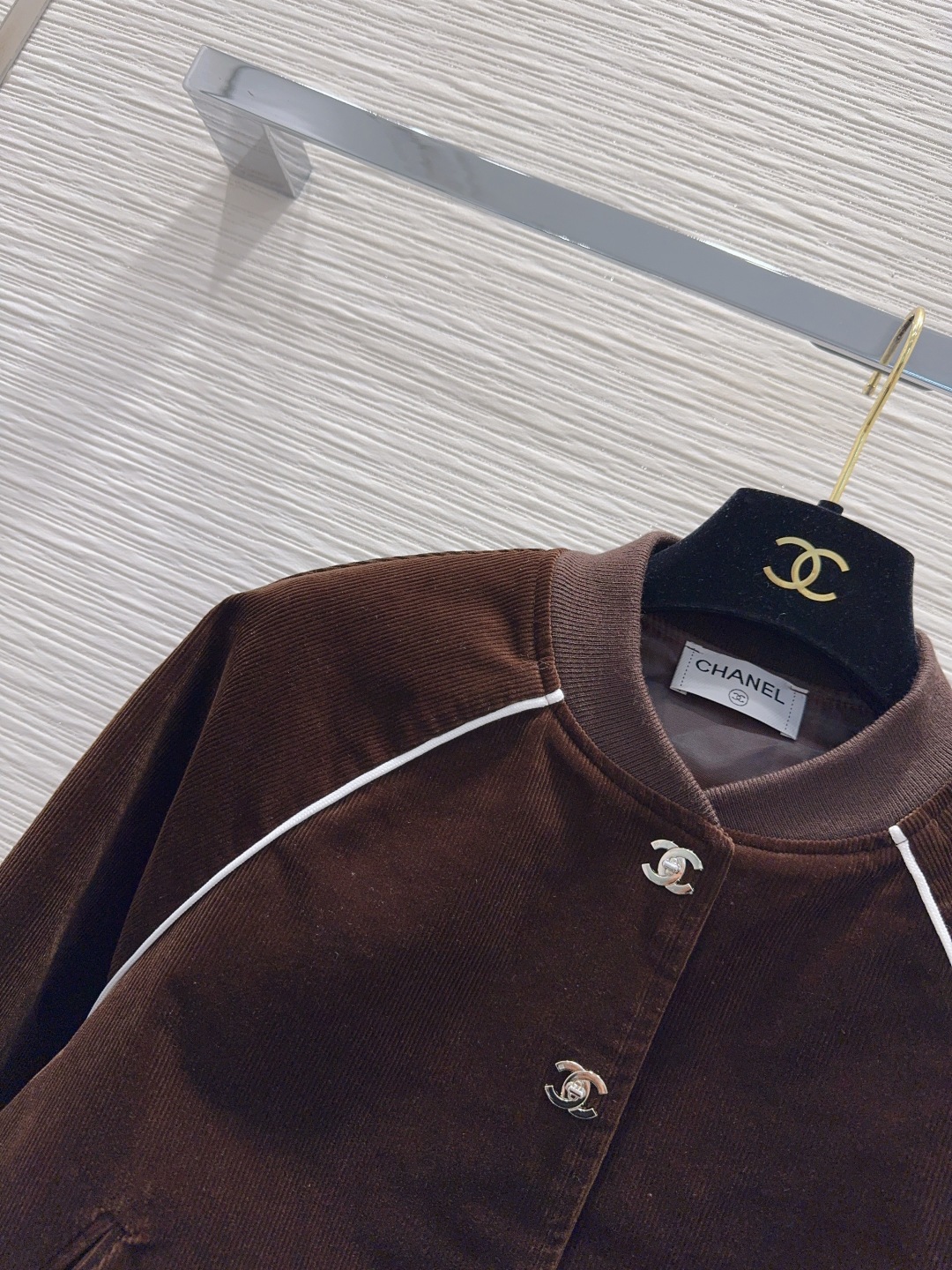 🛍️ Chane* 👑 2025FW新款外套 时髦度爆棚 💯高级定制Logo金属扣 绝绝子的版型 随性洒