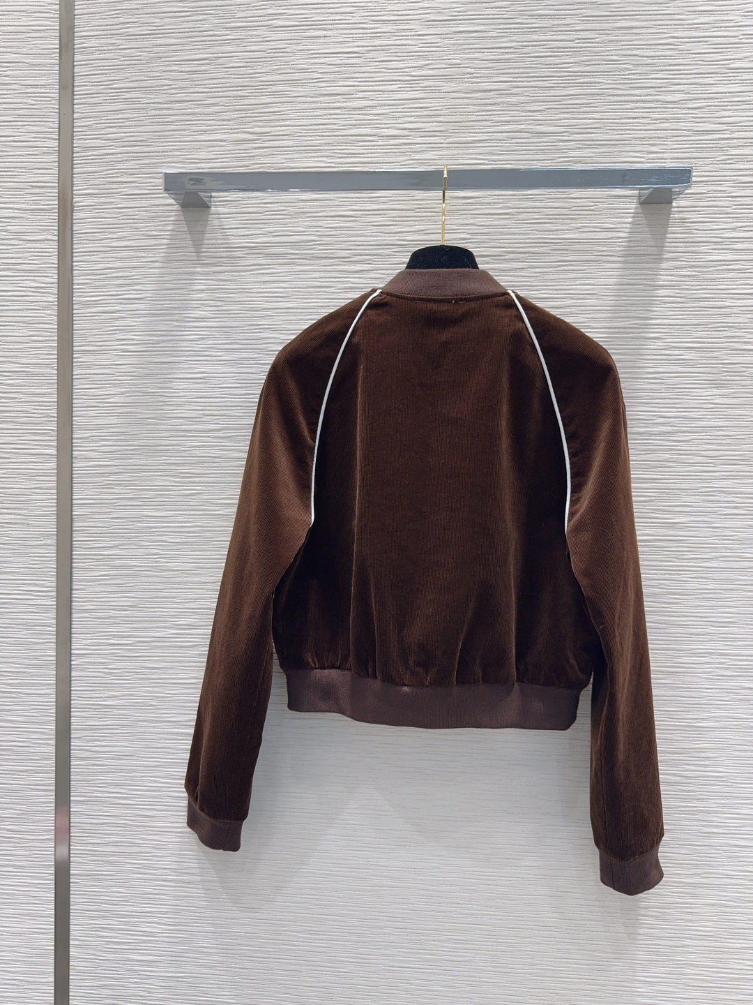 🛍️ Chane* 👑 2025FW新款外套 时髦度爆棚 💯高级定制Logo金属扣 绝绝子的版型 随性洒