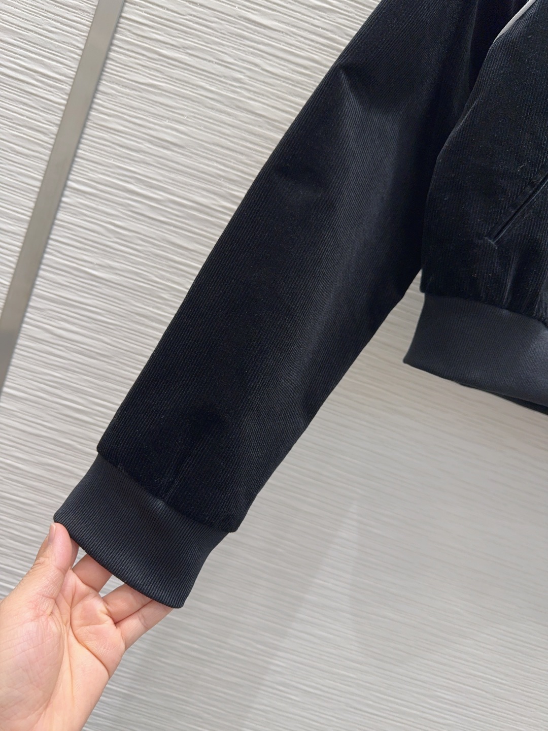 🛍️ Chane* 👑 2025FW新款外套 时髦度爆棚 💯高级定制Logo金属扣 绝绝子的版型 随性洒