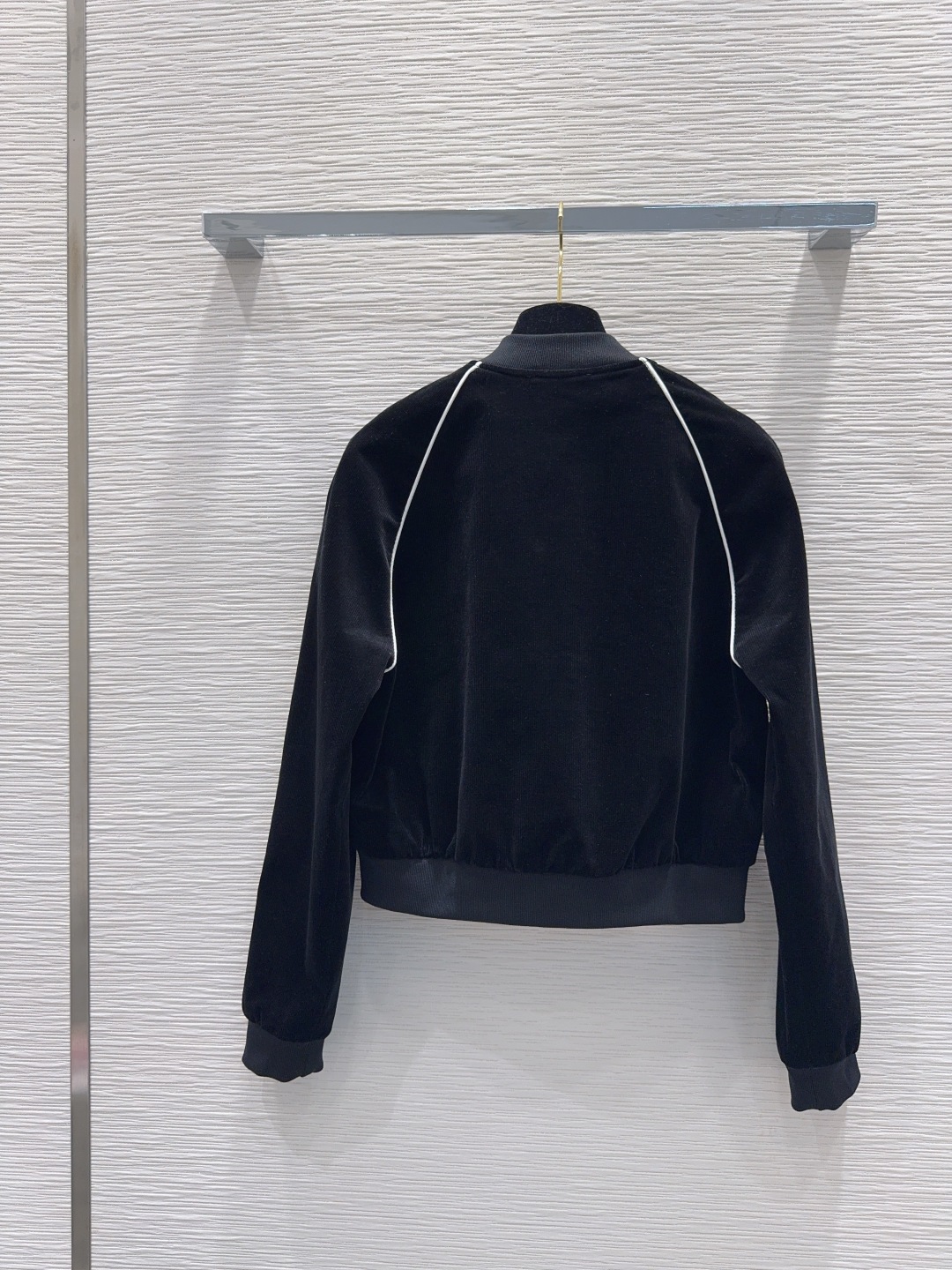 🛍️ Chane* 👑 2025FW新款外套 时髦度爆棚 💯高级定制Logo金属扣 绝绝子的版型 随性洒