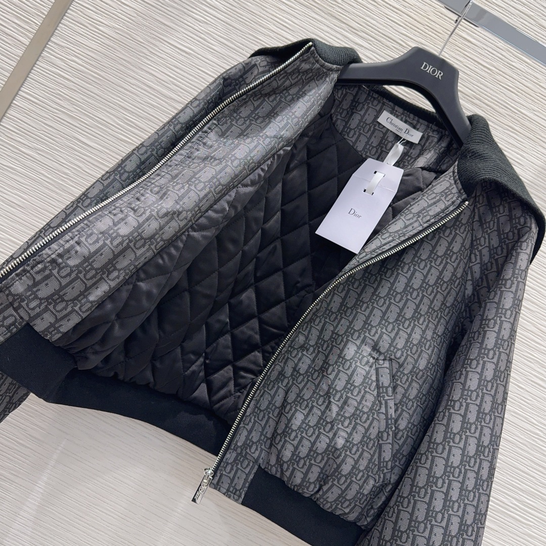 🛍️ Christian Dio* 👑2025FW新品外套，经典提花面料，休闲的短款版型，搭配超大版型罗