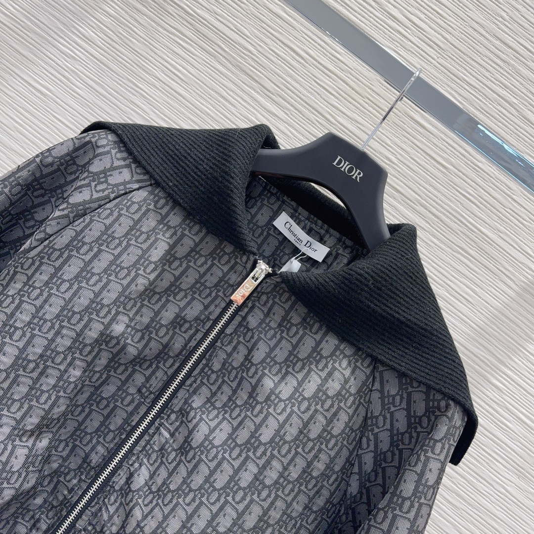 🛍️ Christian Dio* 👑2025FW新品外套，经典提花面料，休闲的短款版型，搭配超大版型罗