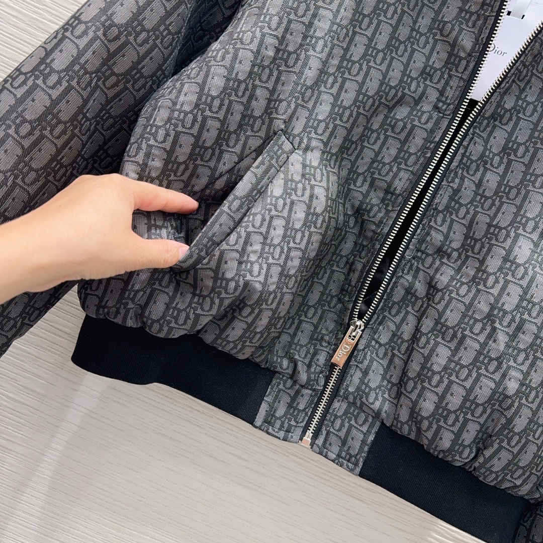 🛍️ Christian Dio* 👑2025FW新品外套，经典提花面料，休闲的短款版型，搭配超大版型罗