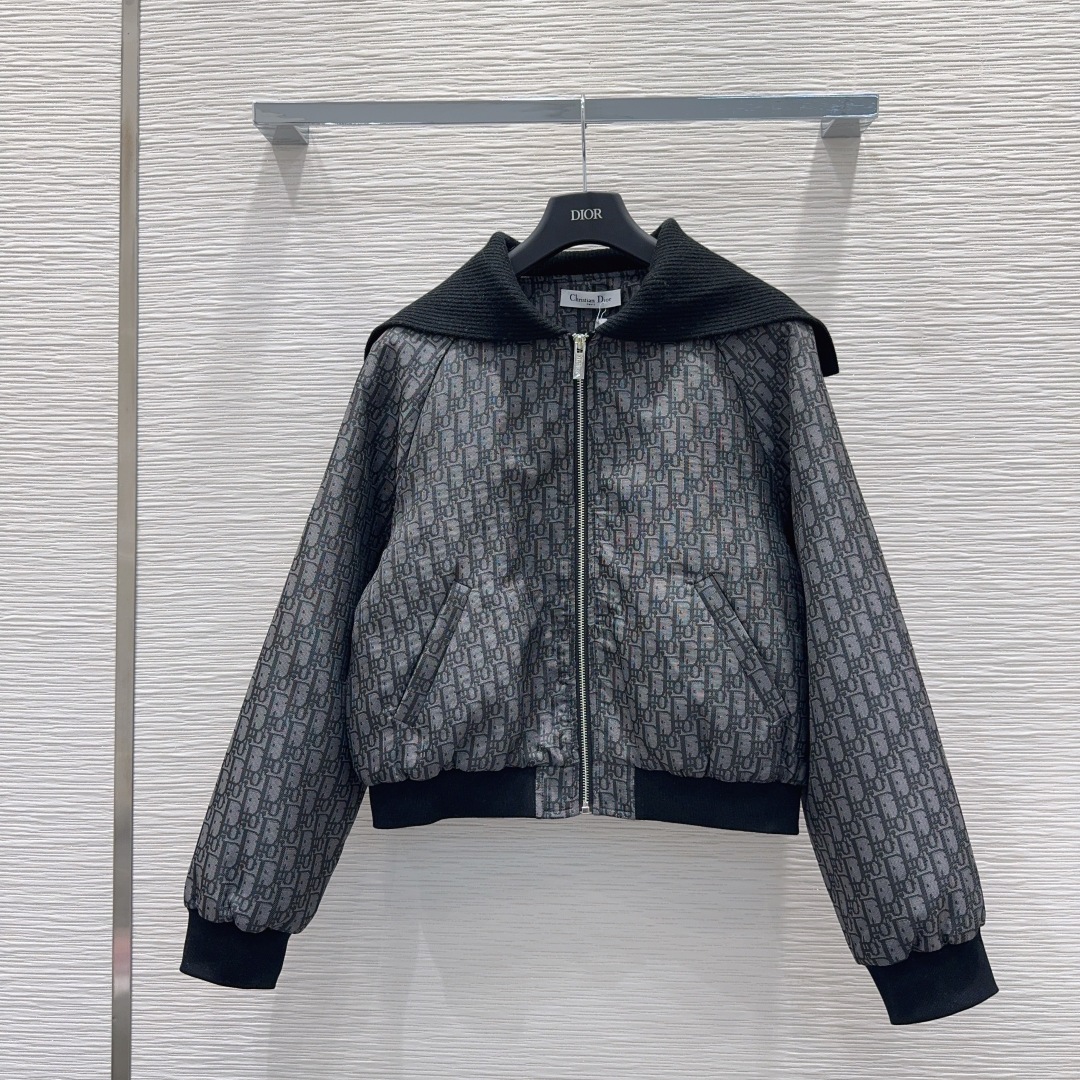 🛍️ Christian Dio* 👑2025FW新品外套，经典提花面料，休闲的短款版型，搭配超大版型罗