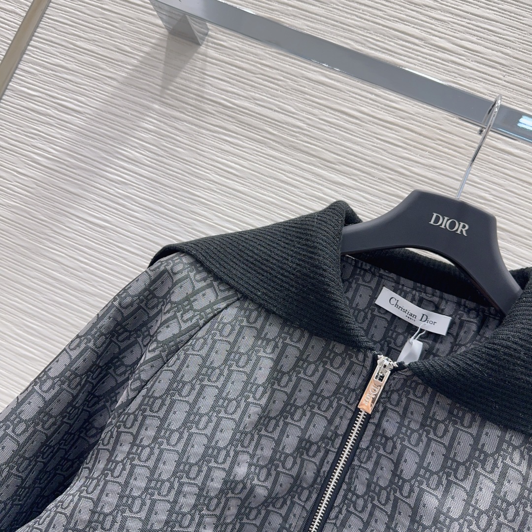 🛍️ Christian Dio* 👑2025FW新品外套，经典提花面料，休闲的短款版型，搭配超大版型罗