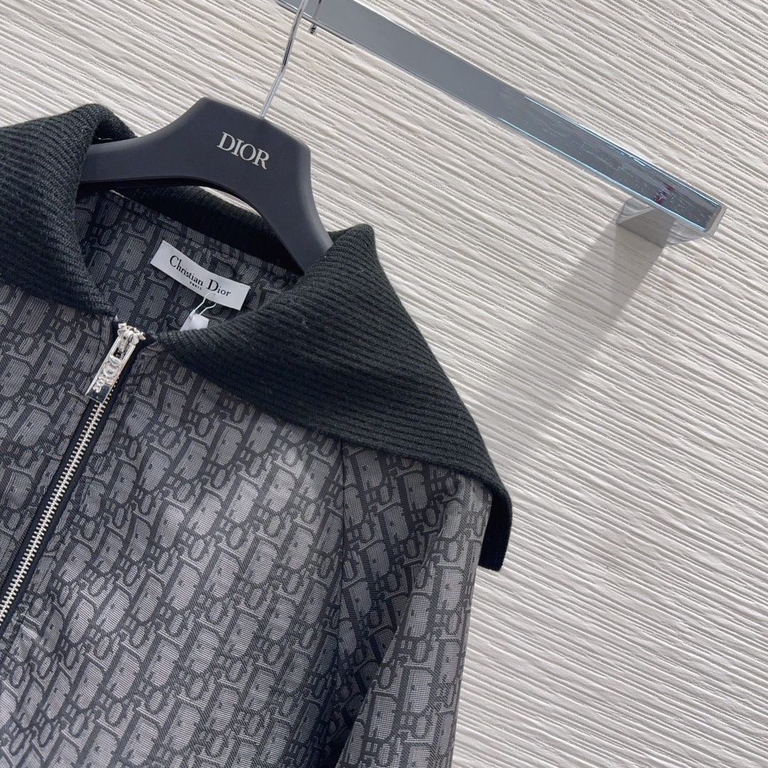 🛍️ Christian Dio* 👑2025FW新品外套，经典提花面料，休闲的短款版型，搭配超大版型罗