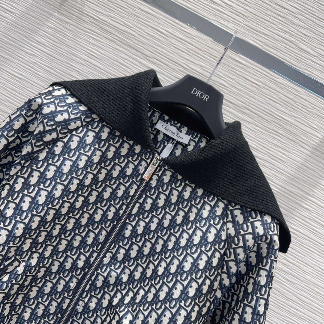 🛍️ Christian Dio* 👑2025FW新品外套，经典提花面料，休闲的短款版型，搭配超大版型罗