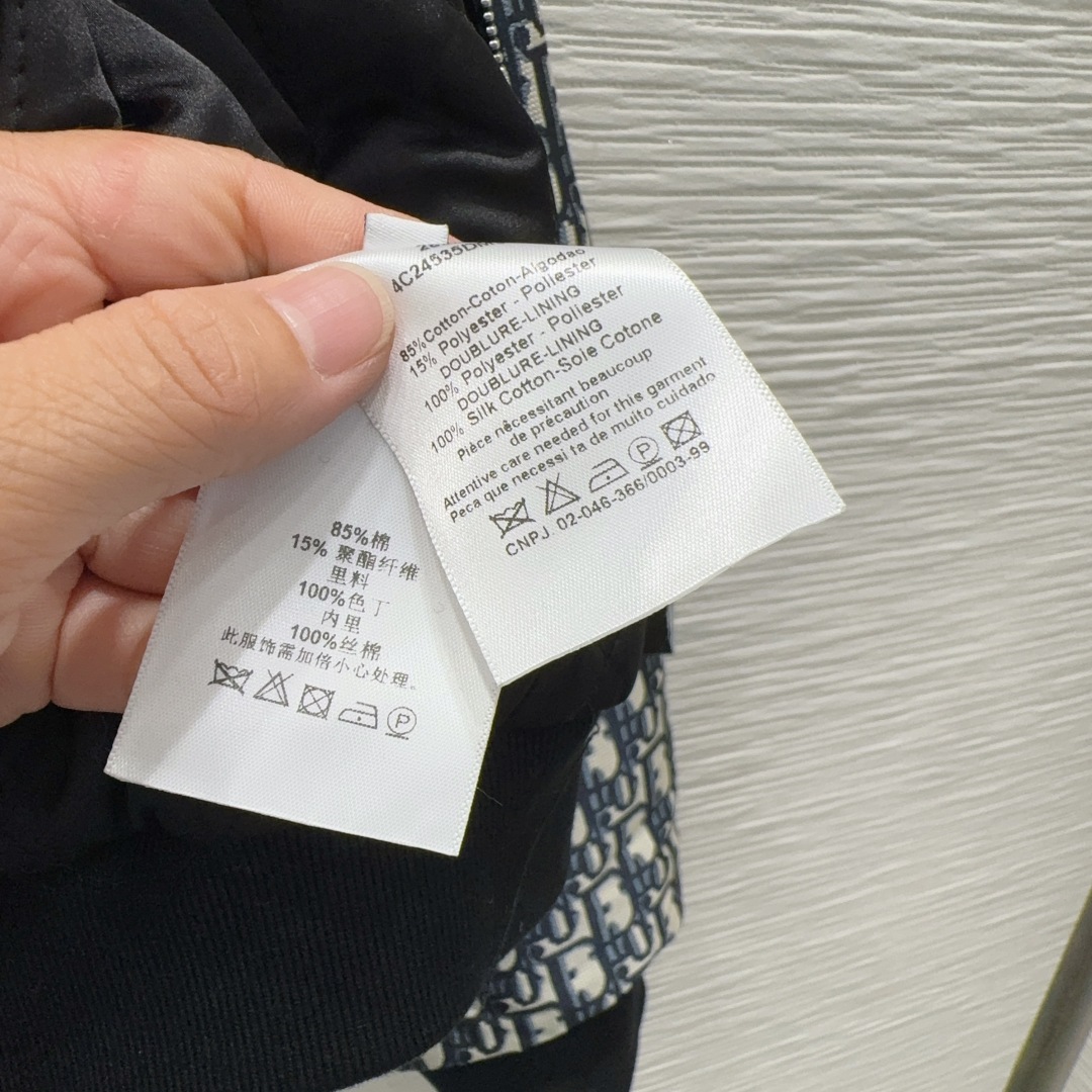 🛍️ Christian Dio* 👑2025FW新品外套，经典提花面料，休闲的短款版型，搭配超大版型罗