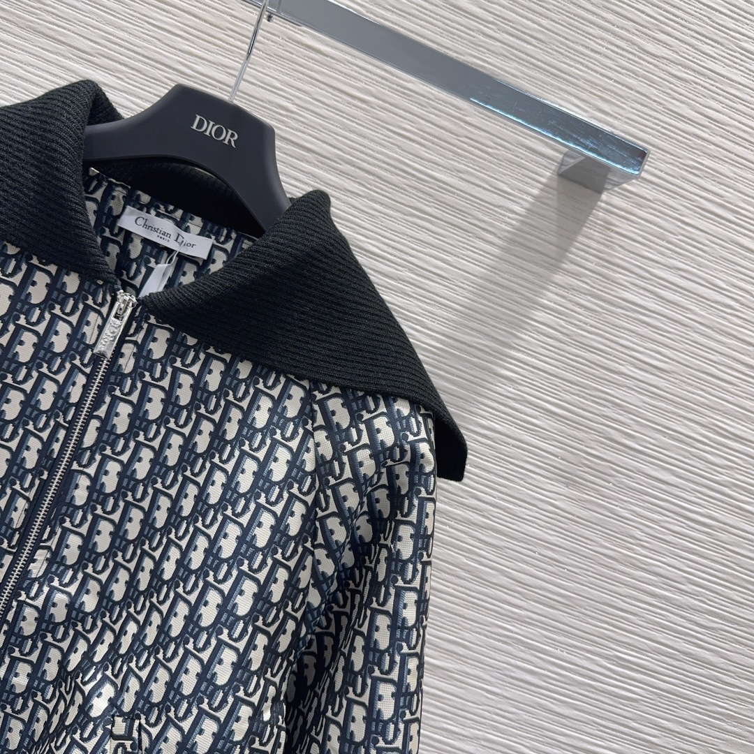 🛍️ Christian Dio* 👑2025FW新品外套，经典提花面料，休闲的短款版型，搭配超大版型罗