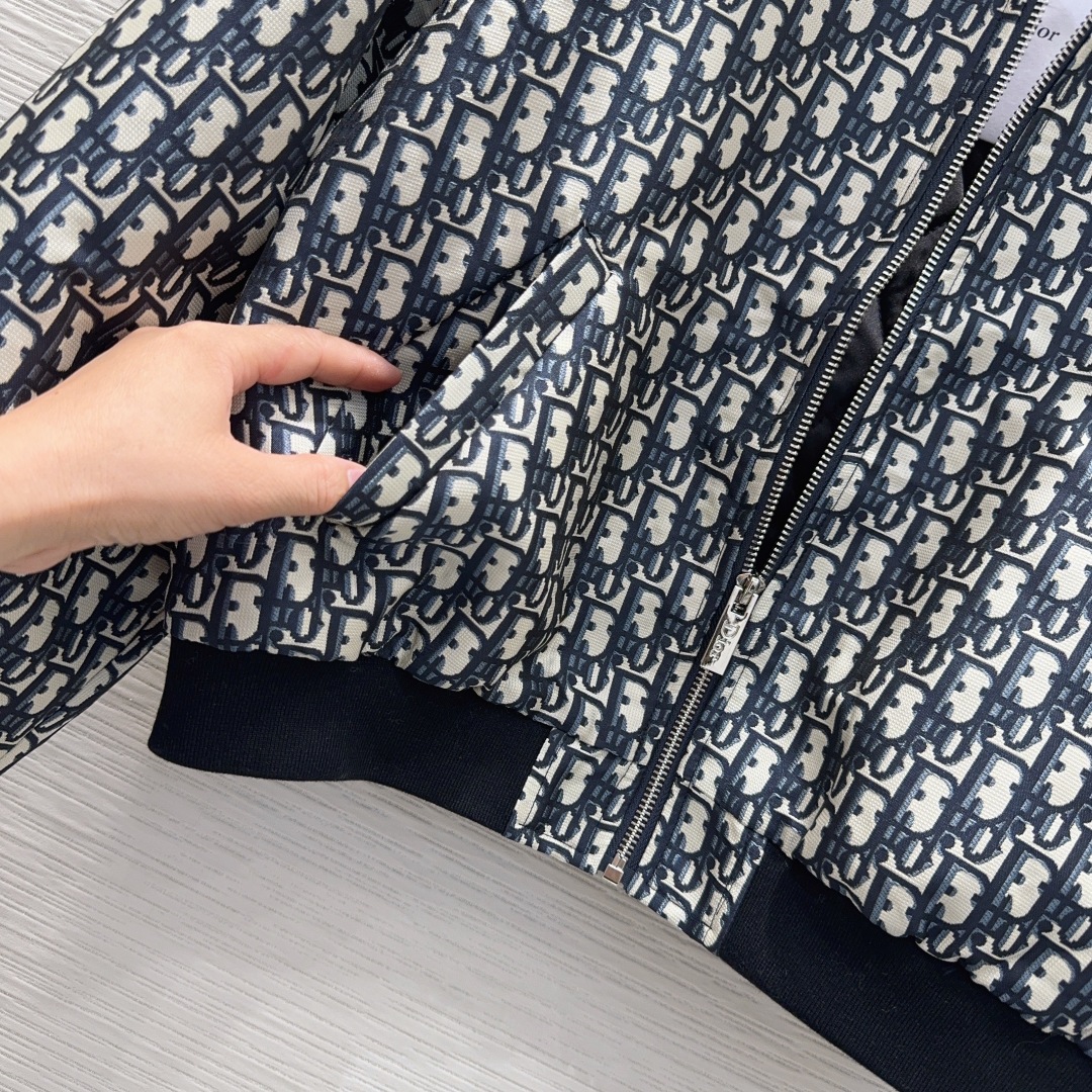 🛍️ Christian Dio* 👑2025FW新品外套，经典提花面料，休闲的短款版型，搭配超大版型罗