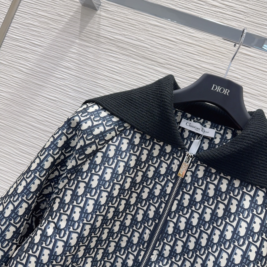 🛍️ Christian Dio* 👑2025FW新品外套，经典提花面料，休闲的短款版型，搭配超大版型罗