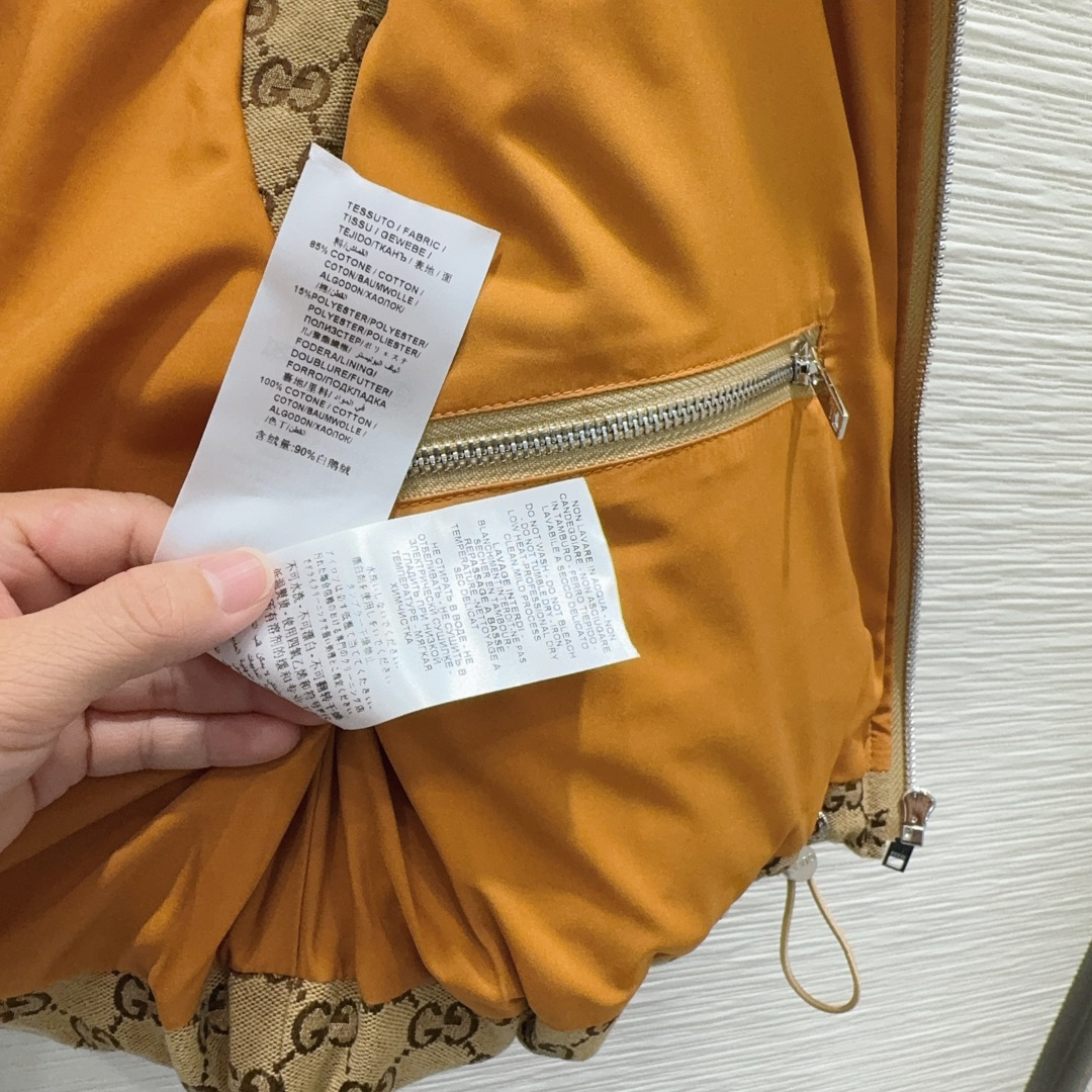 🛍️ Gucc* 👑2025FW新款马甲，GG提花棉质帆布羽绒马甲外套 饰互扣式双G椭圆形皮革标牌，填充