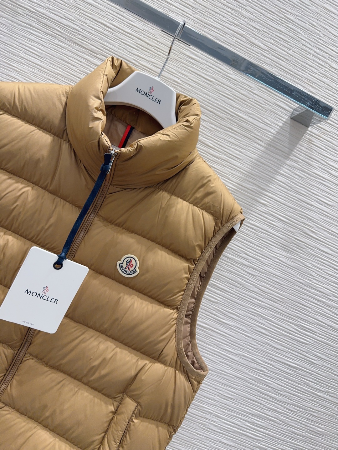 🛍️Moncle*👑2025FW新款羽绒服马甲 【鹅绒】男女同款 整体保暖效果拉满，独特设计款羽绒服 休