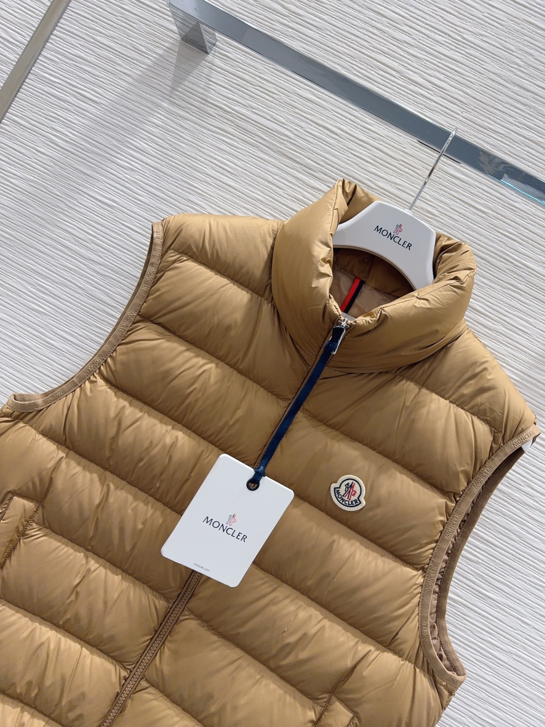 🛍️Moncle*👑2025FW新款羽绒服马甲 【鹅绒】男女同款 整体保暖效果拉满，独特设计款羽绒服 休