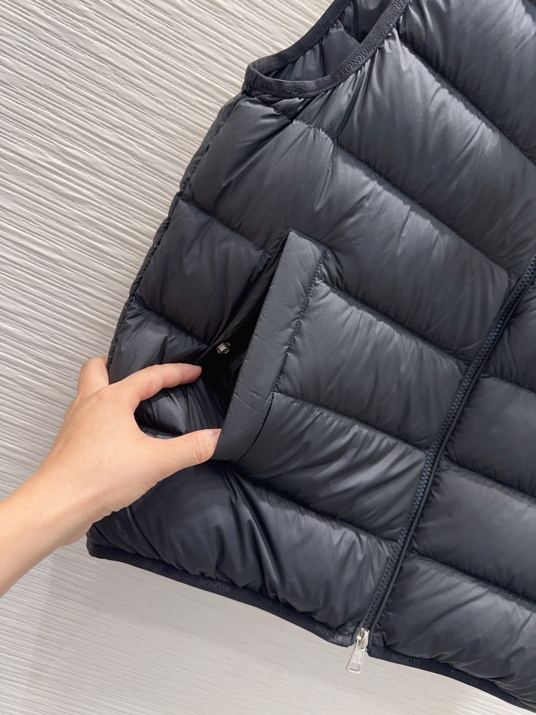🛍️Moncle*👑2025FW新款羽绒服马甲 【鹅绒】男女同款 整体保暖效果拉满，独特设计款羽绒服 休