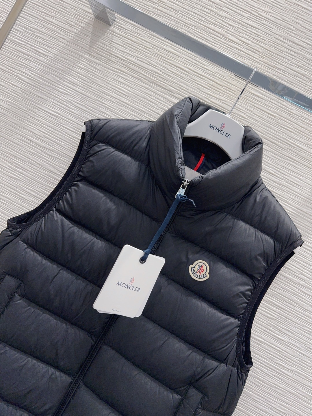 🛍️Moncle*👑2025FW新款羽绒服马甲 【鹅绒】男女同款 整体保暖效果拉满，独特设计款羽绒服 休