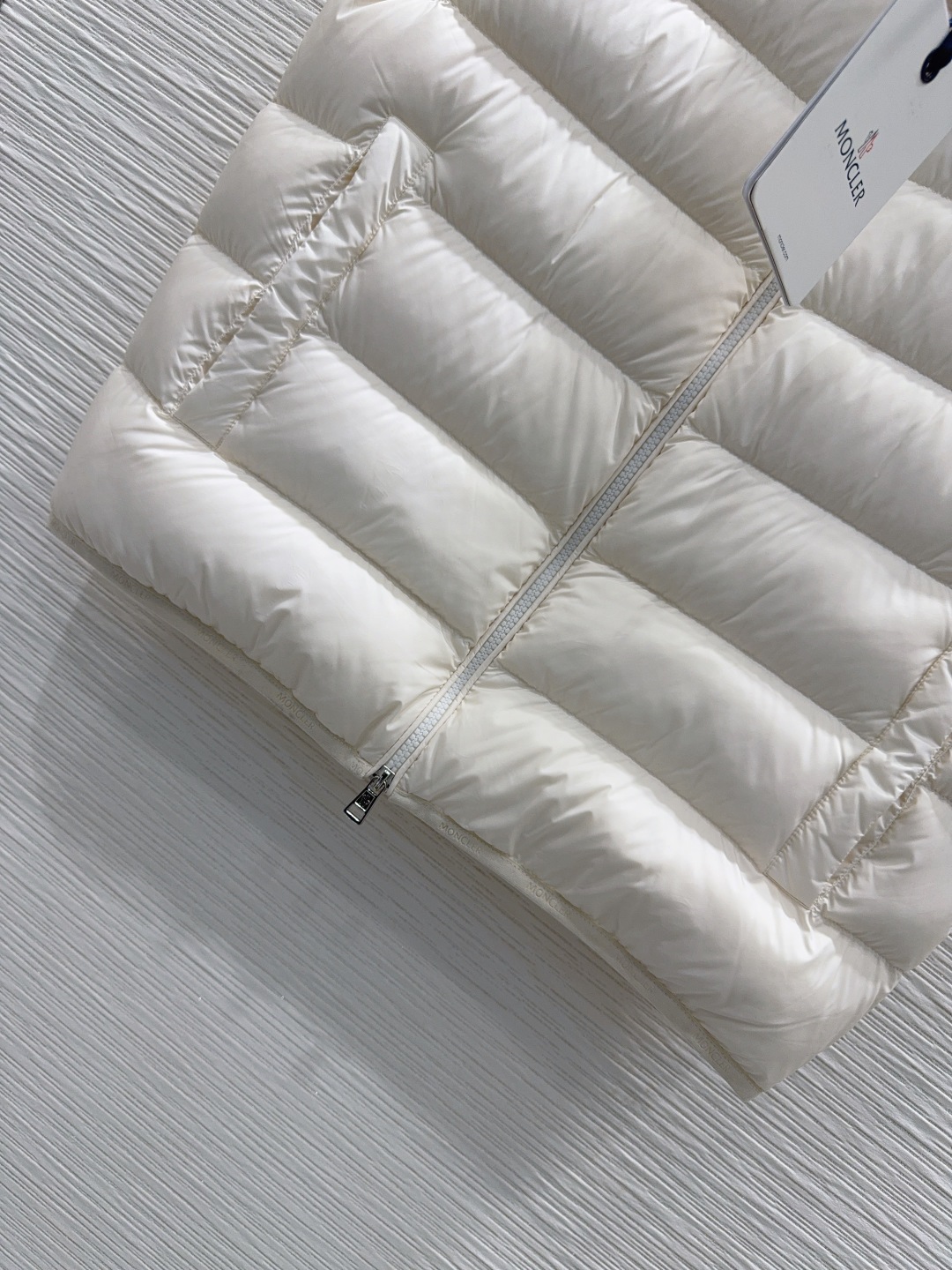 🛍️Moncle*👑2025FW新款羽绒服马甲 【鹅绒】男女同款 整体保暖效果拉满，独特设计款羽绒服 休