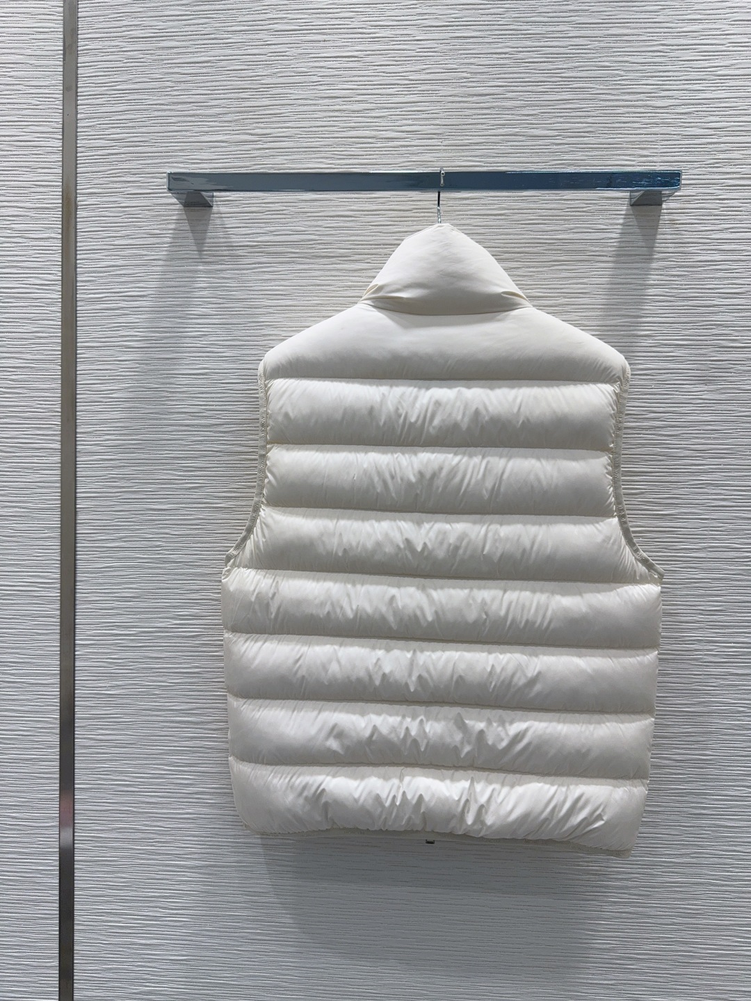 Moncler Down Vest: 2025FW Unisex Padded Gilet with Classic Logo 8 cmp i1760139769562 2051 0 8