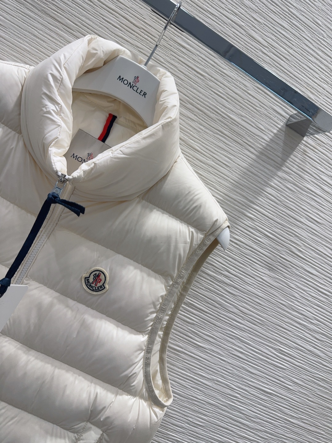 🛍️Moncle*👑2025FW新款羽绒服马甲 【鹅绒】男女同款 整体保暖效果拉满，独特设计款羽绒服 休