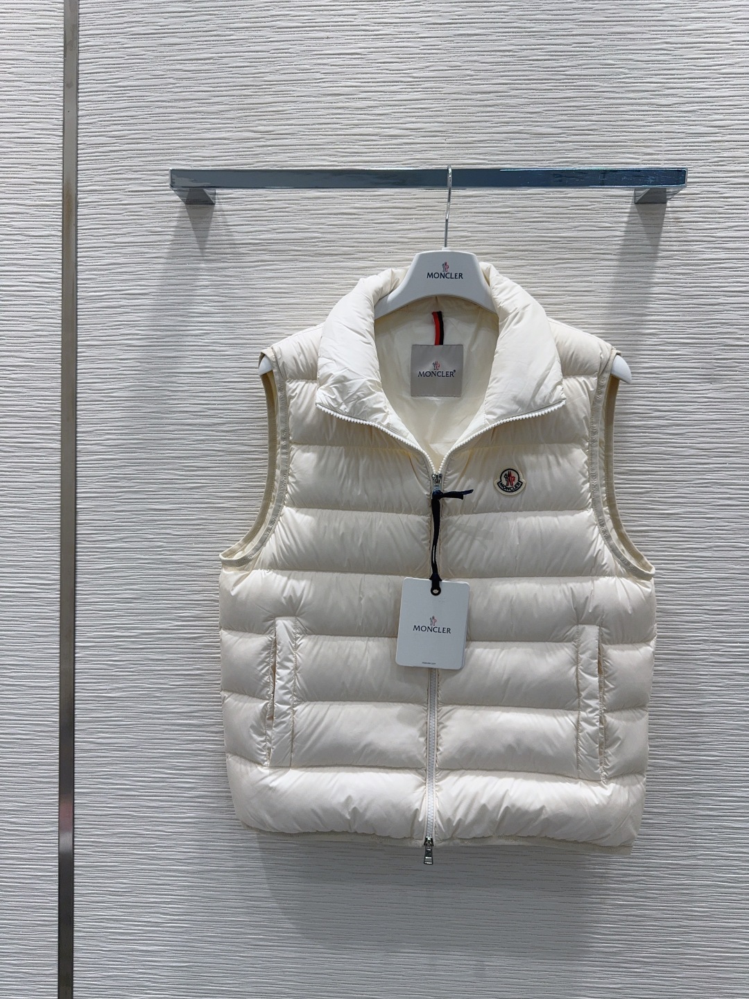 Moncler Down Vest: 2025FW Unisex Padded Gilet with Classic Logo 4 cmp i1760139773112 8698 0 2