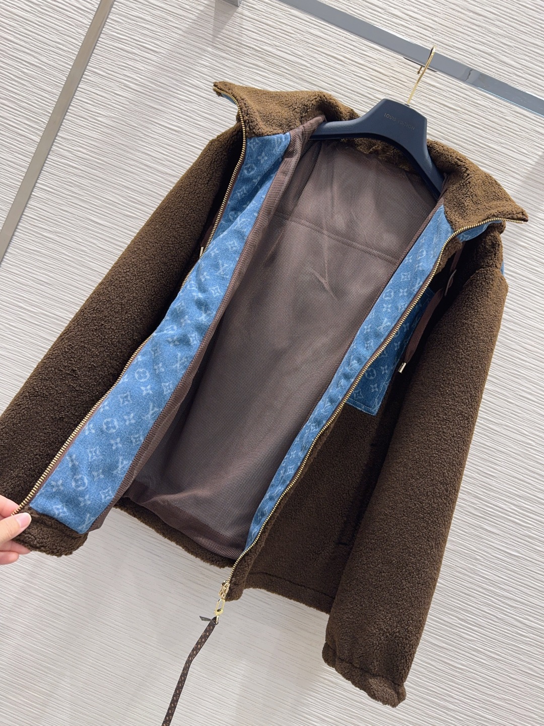 🛍️ Louis Vuitto* 👑2025FW新款外套 时髦低调气质又奢华高级！版型百搭不挑人，定制科