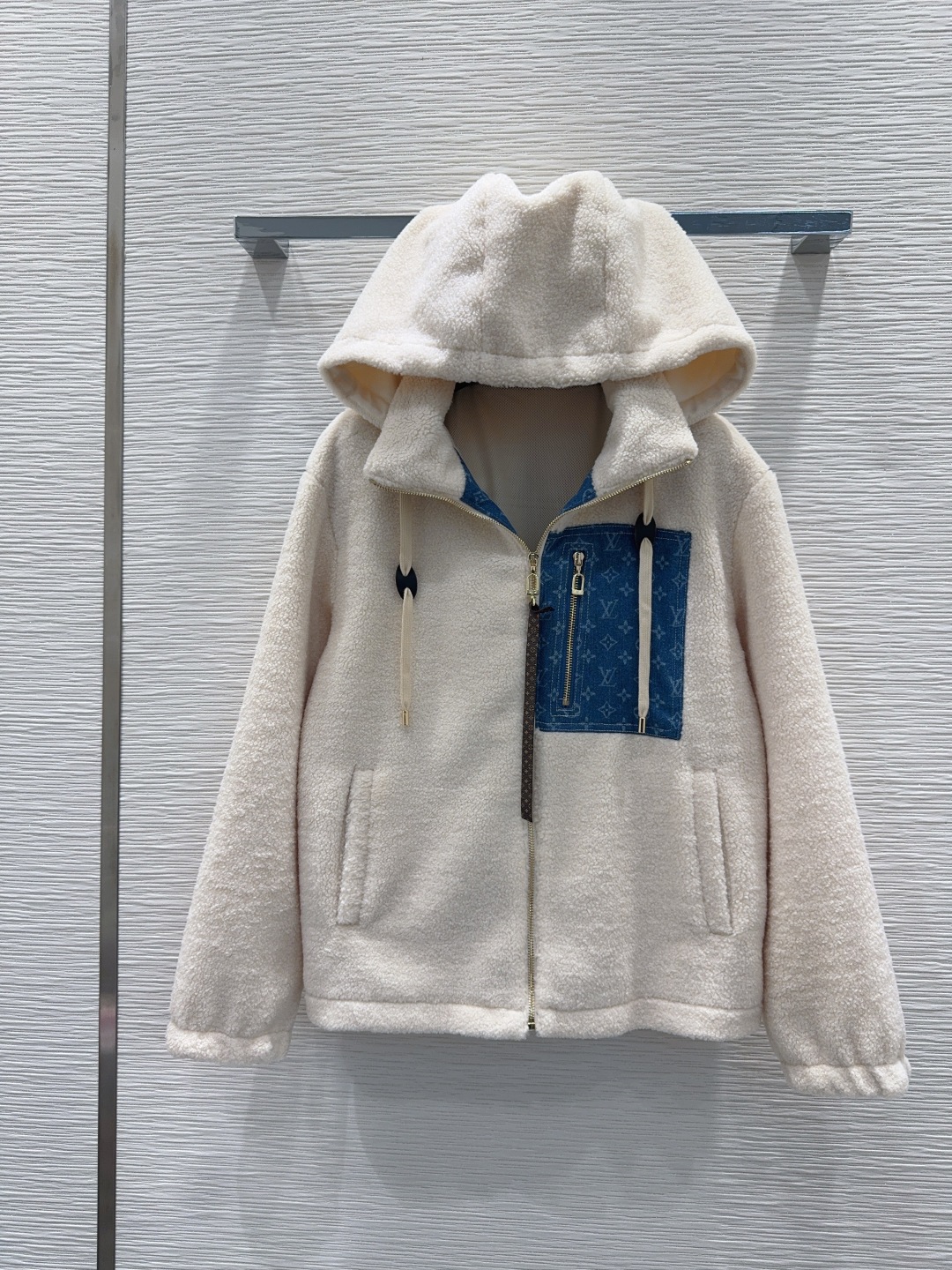 🛍️ Louis Vuitto* 👑2025FW新款外套 时髦低调气质又奢华高级！版型百搭不挑人，定制科