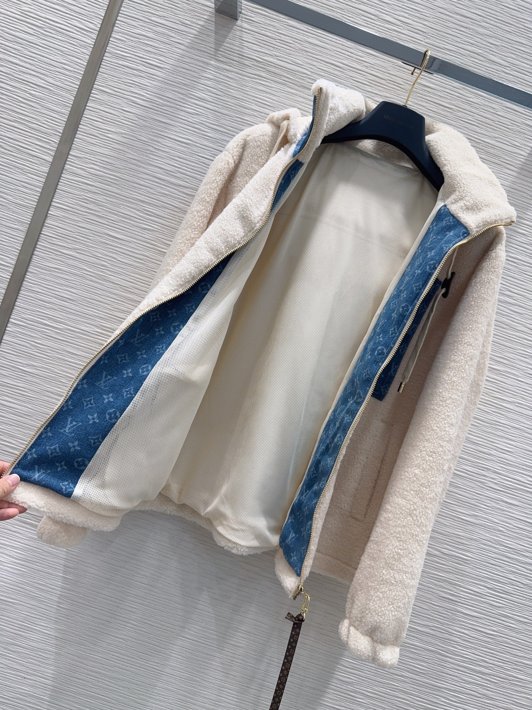 🛍️ Louis Vuitto* 👑2025FW新款外套 时髦低调气质又奢华高级！版型百搭不挑人，定制科