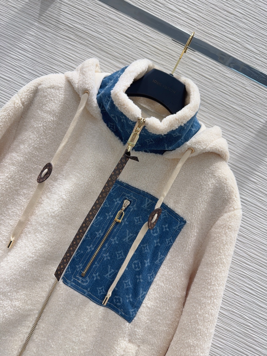 🛍️ Louis Vuitto* 👑2025FW新款外套 时髦低调气质又奢华高级！版型百搭不挑人，定制科