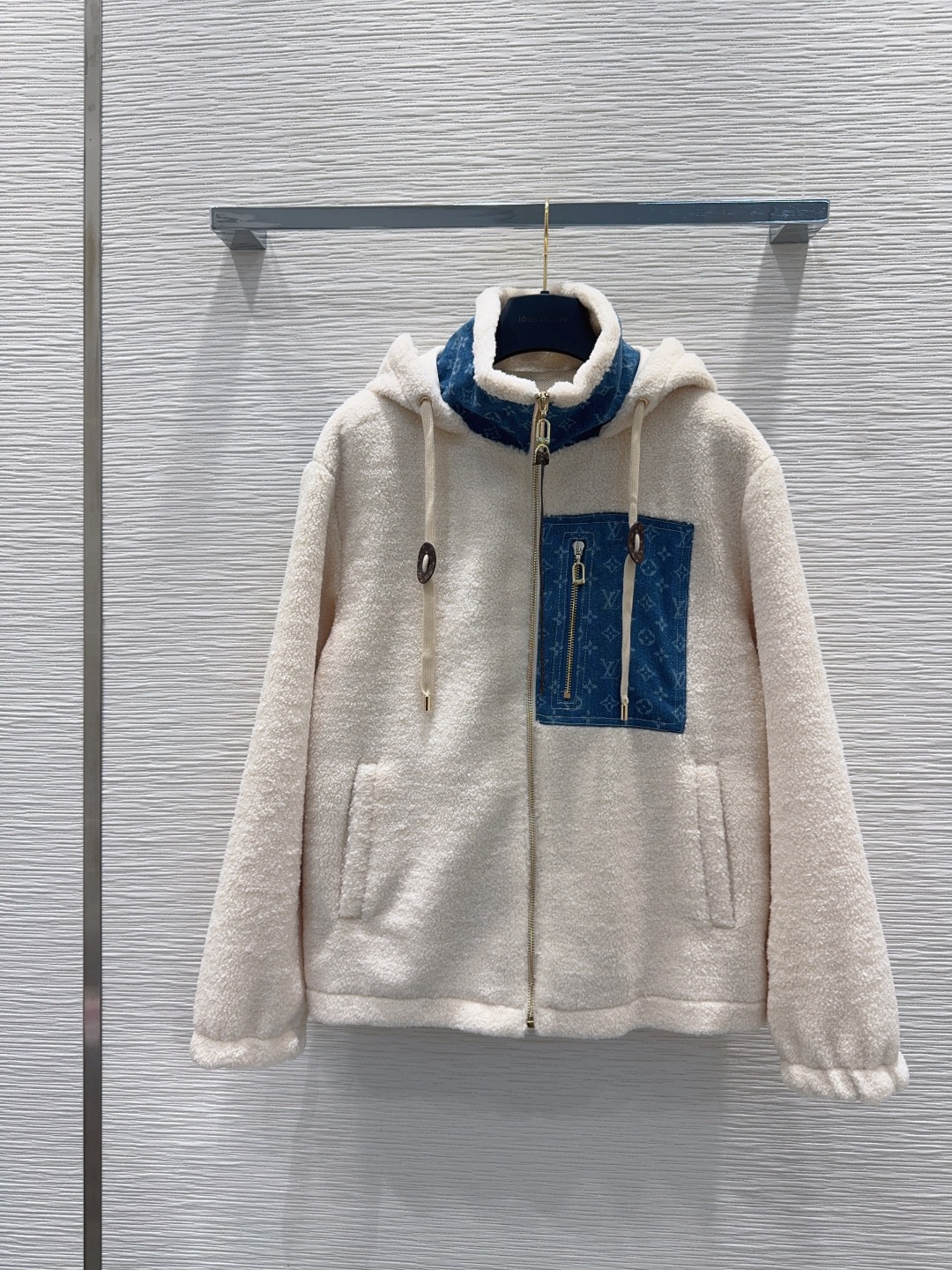 🛍️ Louis Vuitto* 👑2025FW新款外套 时髦低调气质又奢华高级！版型百搭不挑人，定制科