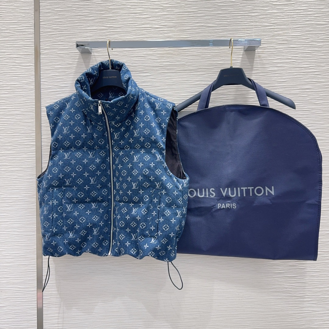 🛍️ Louis Vuitt*o 👑2025FW新款马甲羽绒服 90鹅绒 整体保暖效果拉满，短款常规羽绒