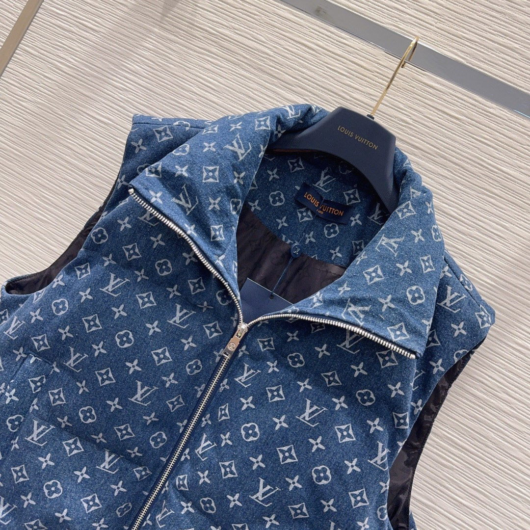 🛍️ Louis Vuitt*o 👑2025FW新款马甲羽绒服 90鹅绒 整体保暖效果拉满，短款常规羽绒